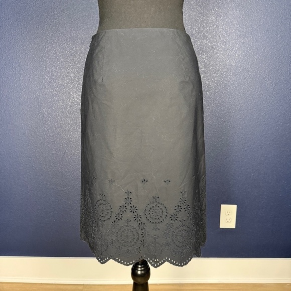 Banana Republic Black Pencil Skirt with Eyelet Embroidery, Size 0 - Picture 4 of 10